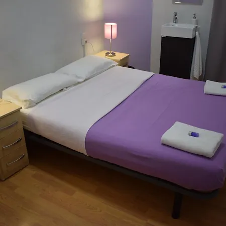 Hostal MiMi Las Ramblas-3